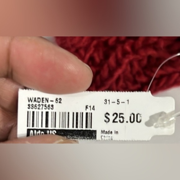 NWT Aldo burgundy infinity scarf - Picture 4 of 4